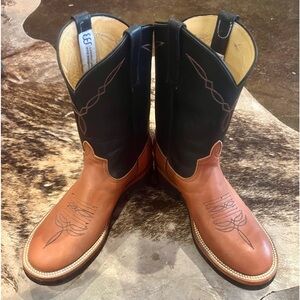 Men’s size 8 new with no tags